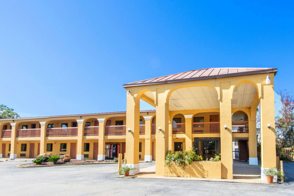 photo 1 of Days Inn by Wyndham Opelika