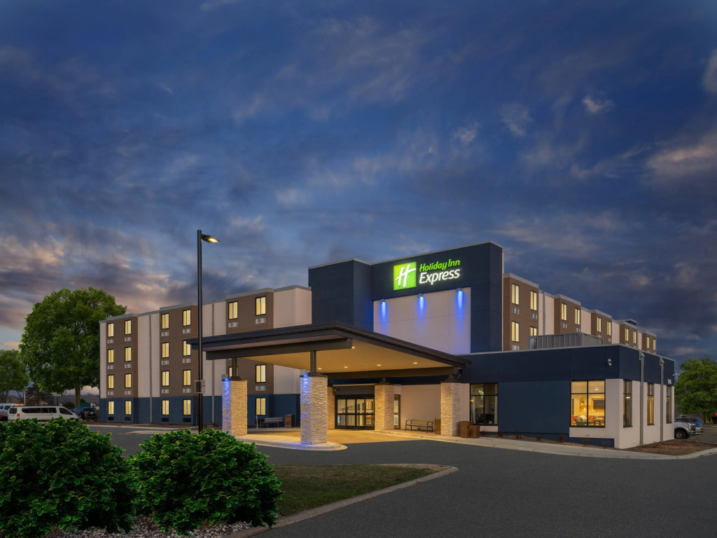 photo 1 of Holiday Inn Express Minneapolis West Plymouth by IHG
