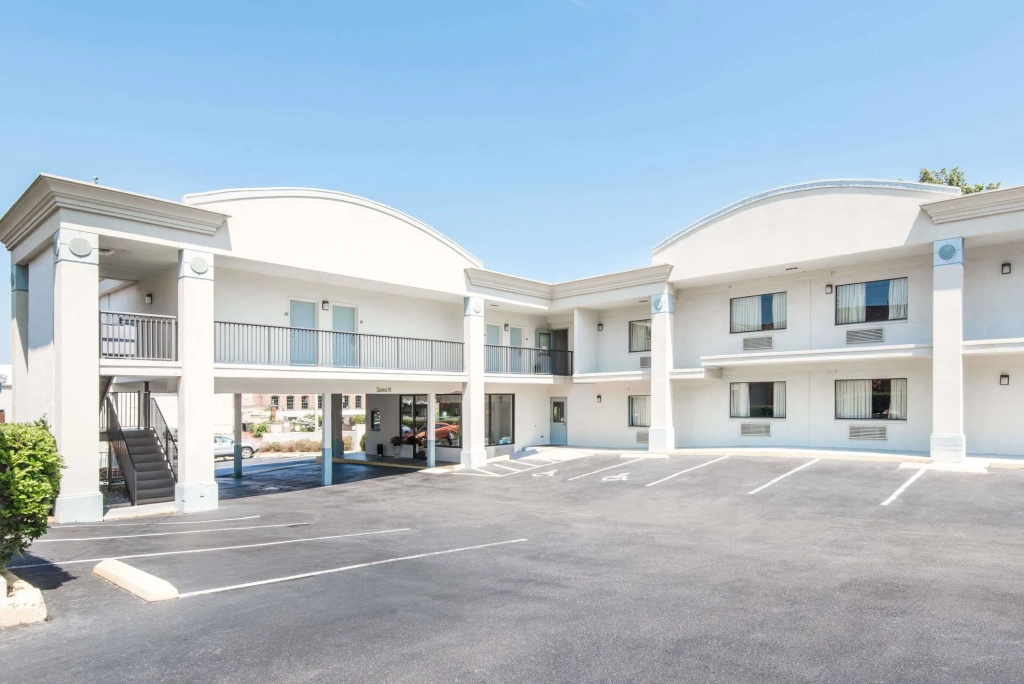 photo 1 of The Longleaf Hotel