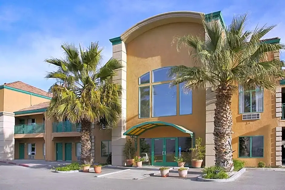 photo 1 of Pavilion Inn