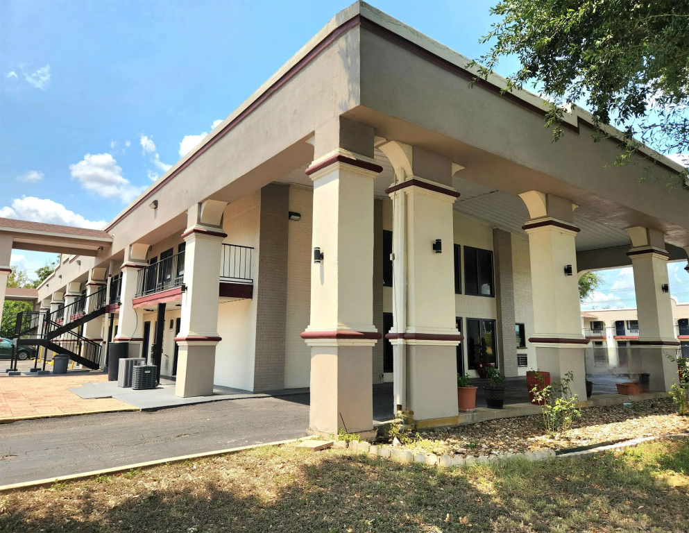photo 1 of Days Inn by Wyndham San Marcos