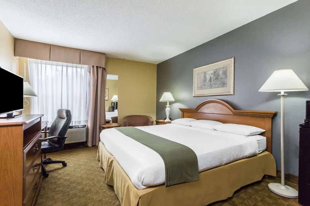 photo 1 of Days Inn Selma