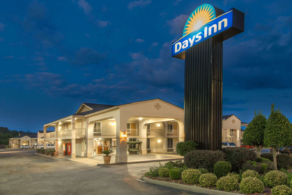 photo 1 of Days Inn by Wyndham Shorter