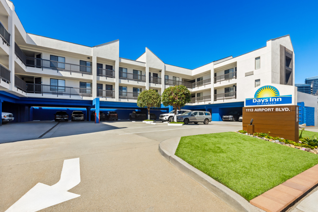photo 1 of Days Inn Hotel