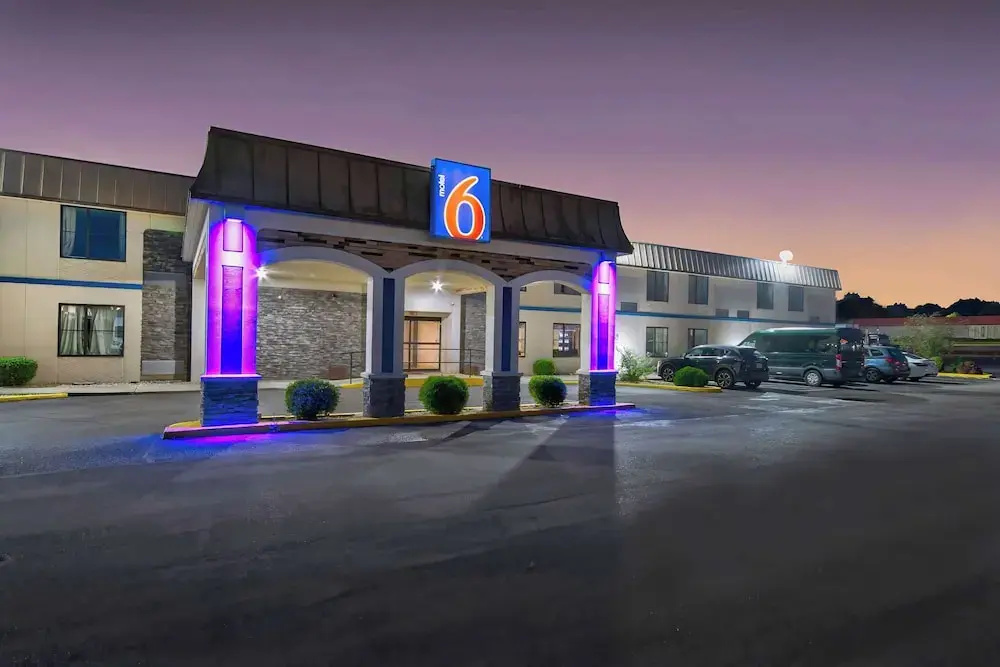 photo 1 of Motel 6 Springfield, OH
