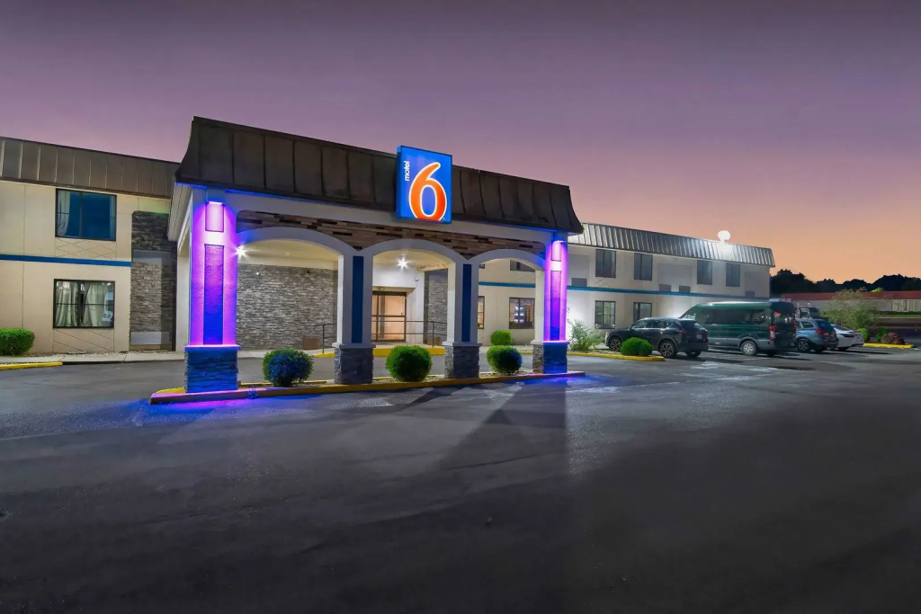 photo 1 of Motel 6 Springfield, OH
