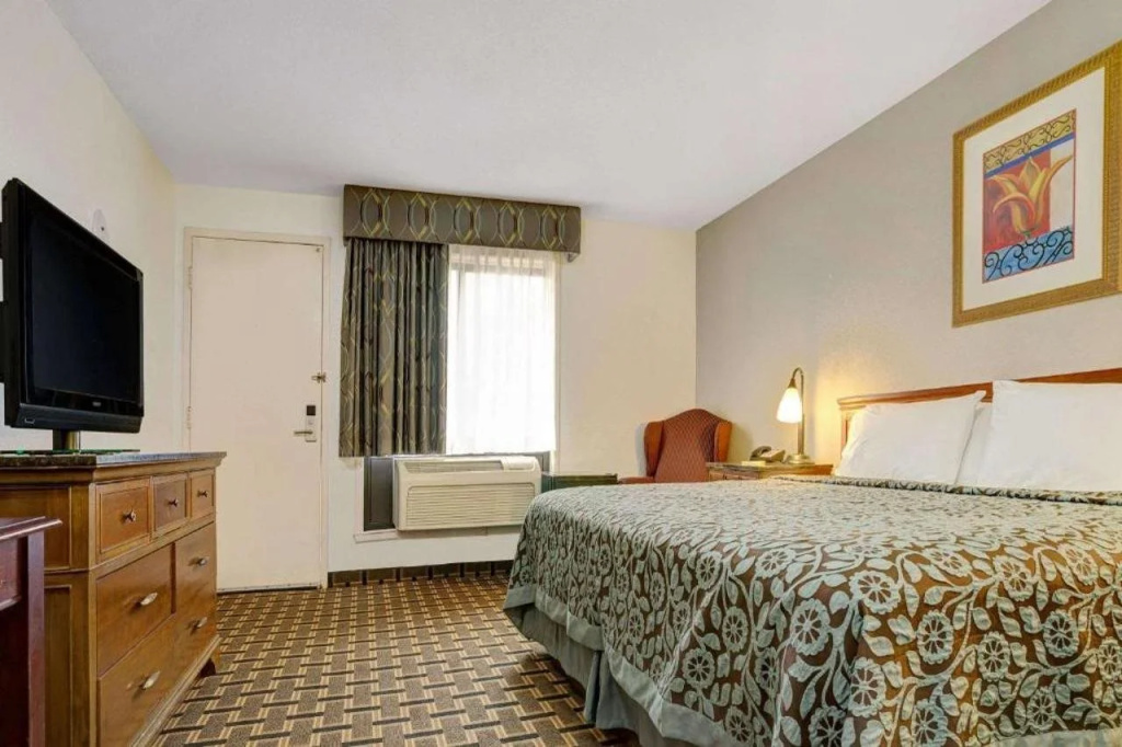 photo 1 of Quality Inn St. Paul-Minneapolis-Midway