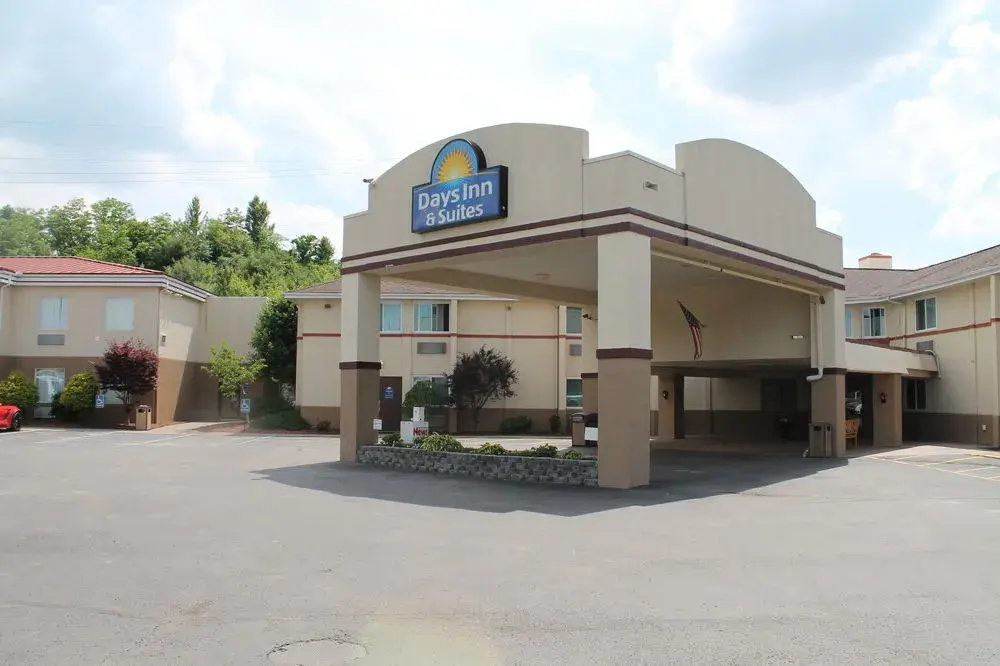 photo 1 of Days Inn & Suites Bridgeport - Clarksburg