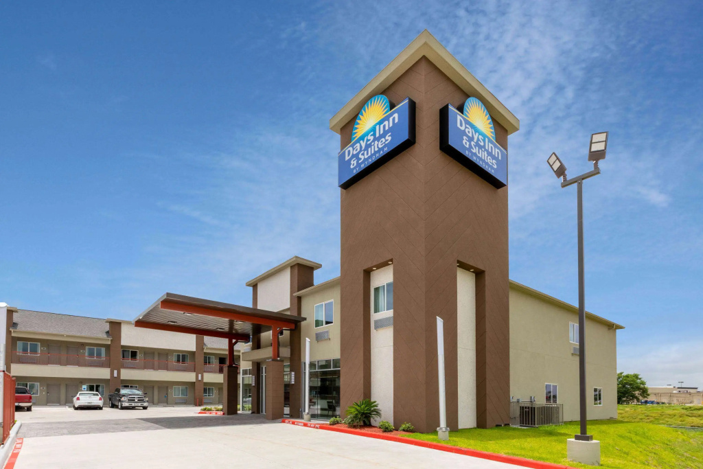 photo 1 of Days Inn & Suites by Wyndham Downtown/University of Houston