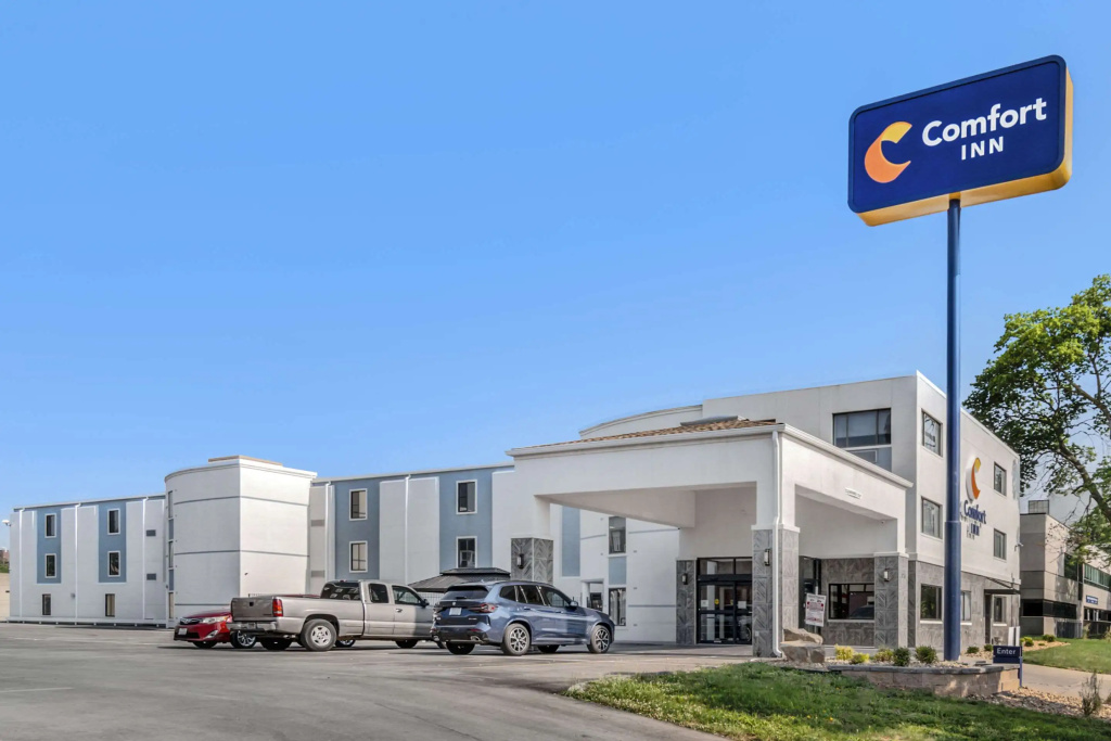 photo 1 of Days Inn & Suites by Wyndham Kansas City Downtown