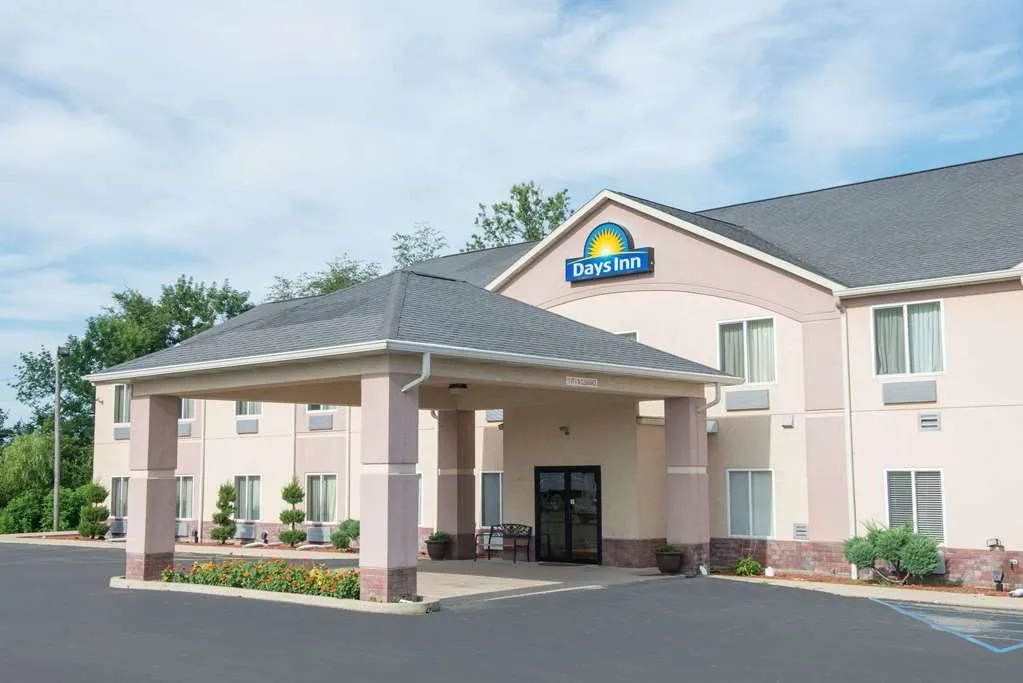 photo 1 of Days Inn Sullivan