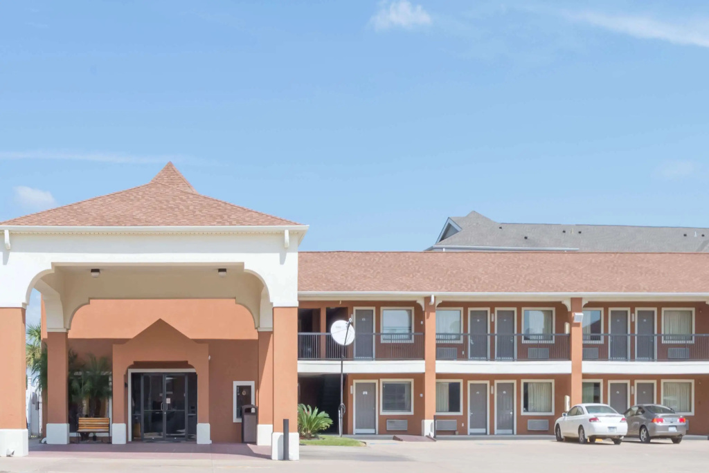 photo 1 of Days Inn by Wyndham Sulphur LA
