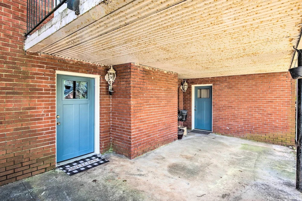photo 1 of Decatur Apartment w/ Tennis Court ~ 11 Mi to ATL