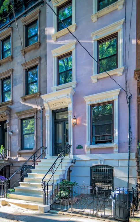 photo 1 of Deedee's Brownstone Van Vorst Park