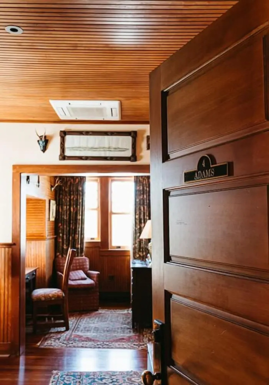 photo 1 of Deer Mountain Inn