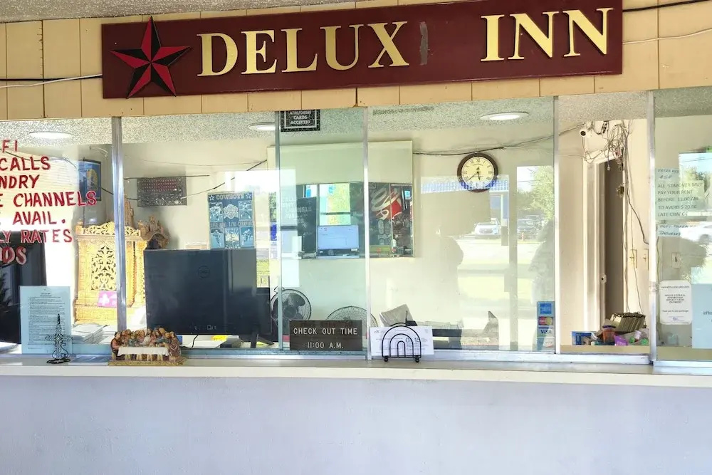 photo 1 of Delux Inn Motel