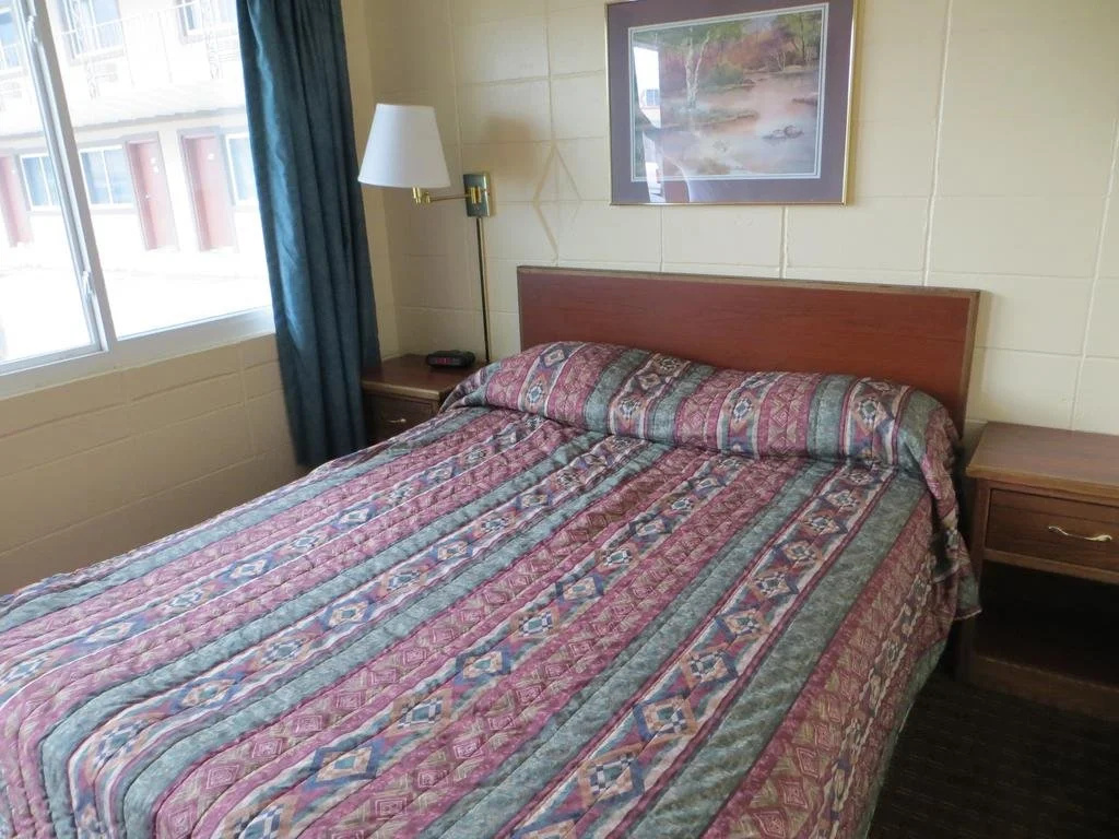 photo 1 of Deluxe Inn - Council Bluffs