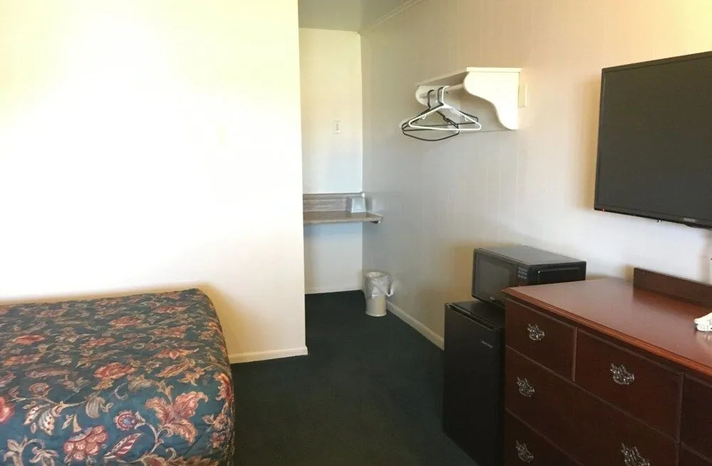 photo 1 of Deluxe Inn