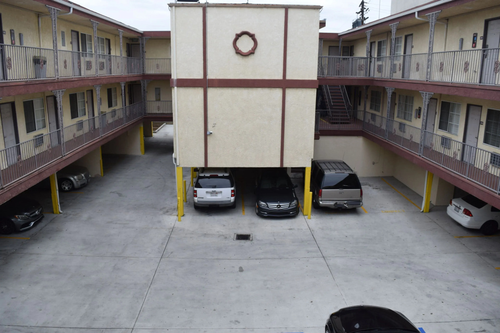 photo 1 of Deluxe Inn Hawthorne