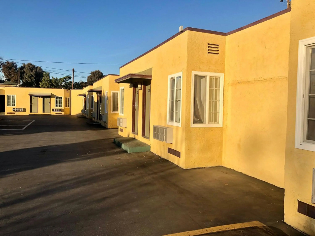 photo 1 of Deluxe Motel