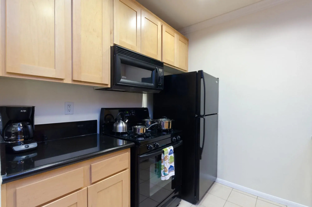 photo 1 of Deluxe Wilshire Apartments