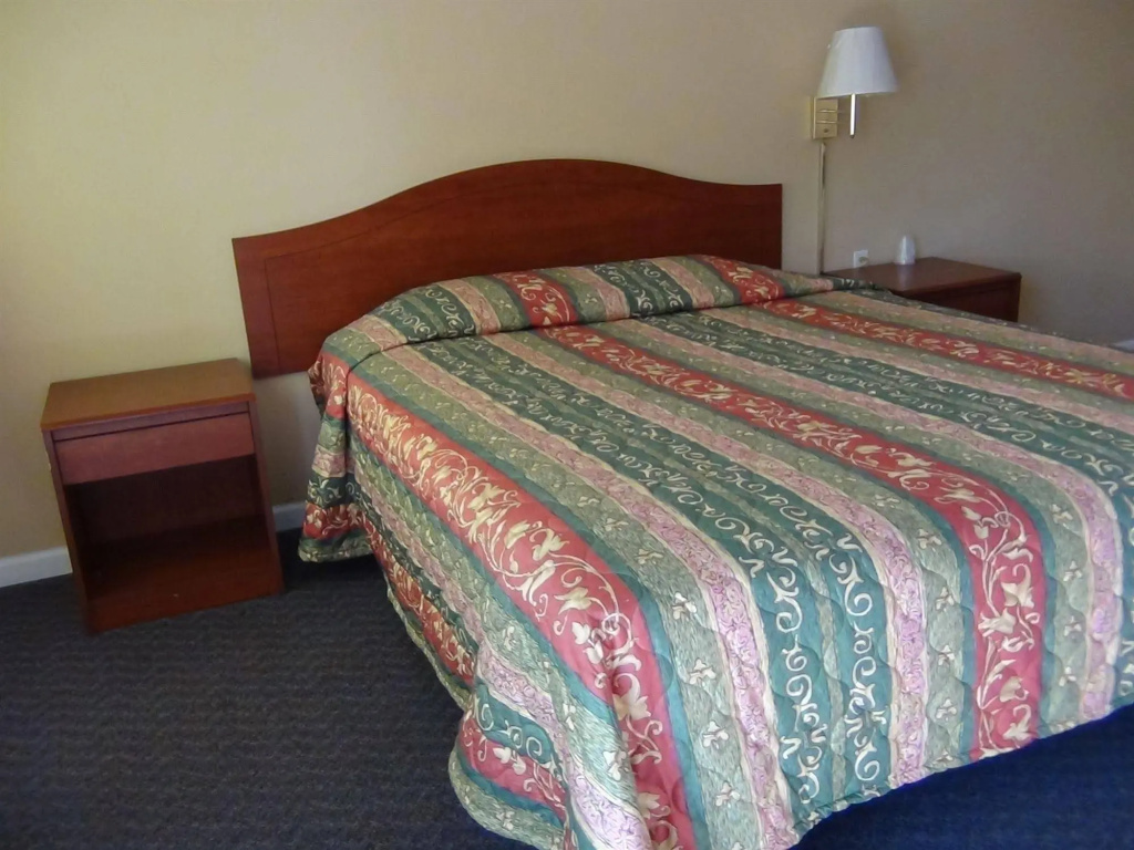 photo 1 of Desert Inn Motel