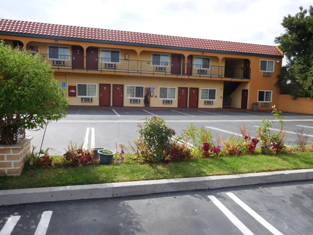 photo 1 of Diamond Inn
