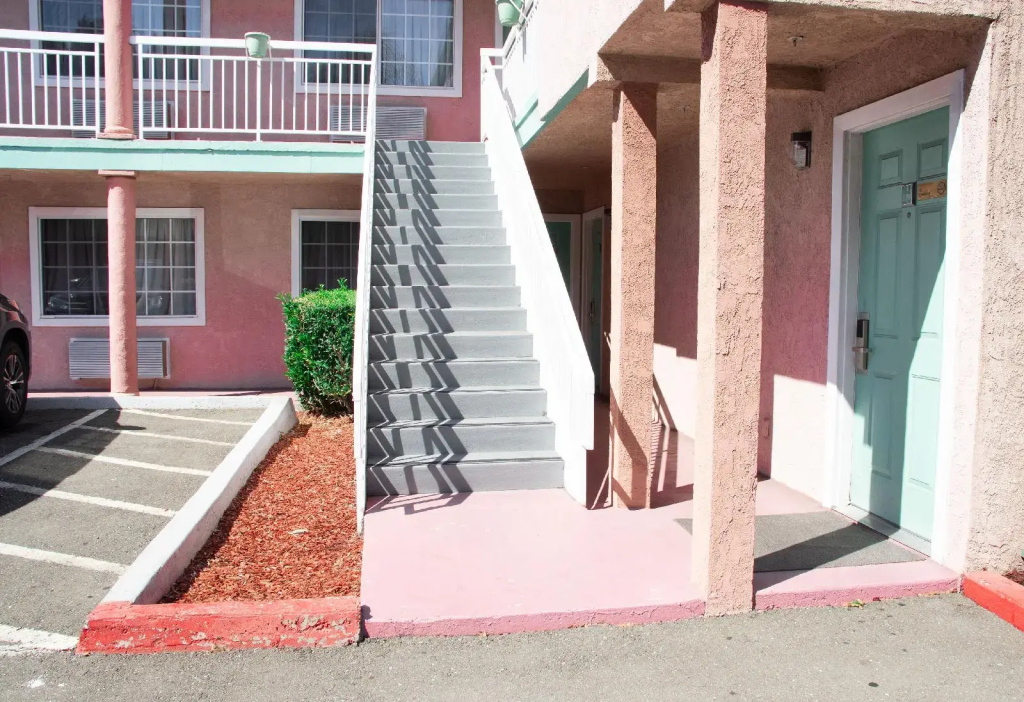 photo 1 of Discovery Inn