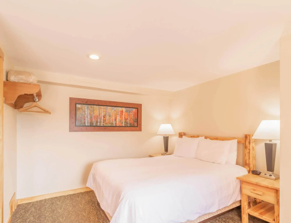photo 1 of Discovery Lodge