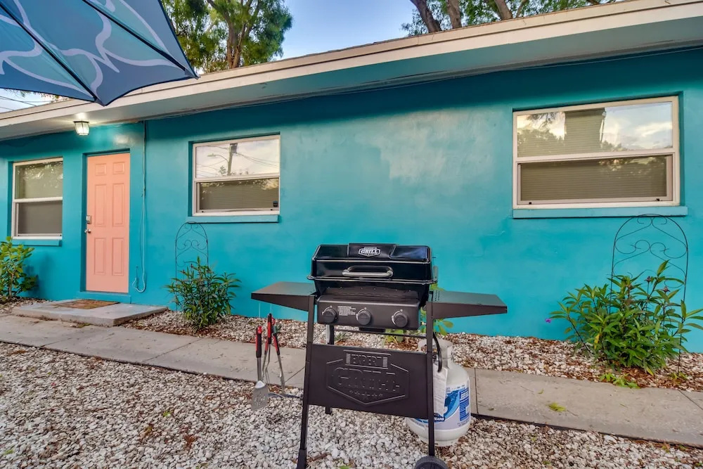 photo 1 of Dog-friendly Largo Apartment w/ Large Shared Yard!