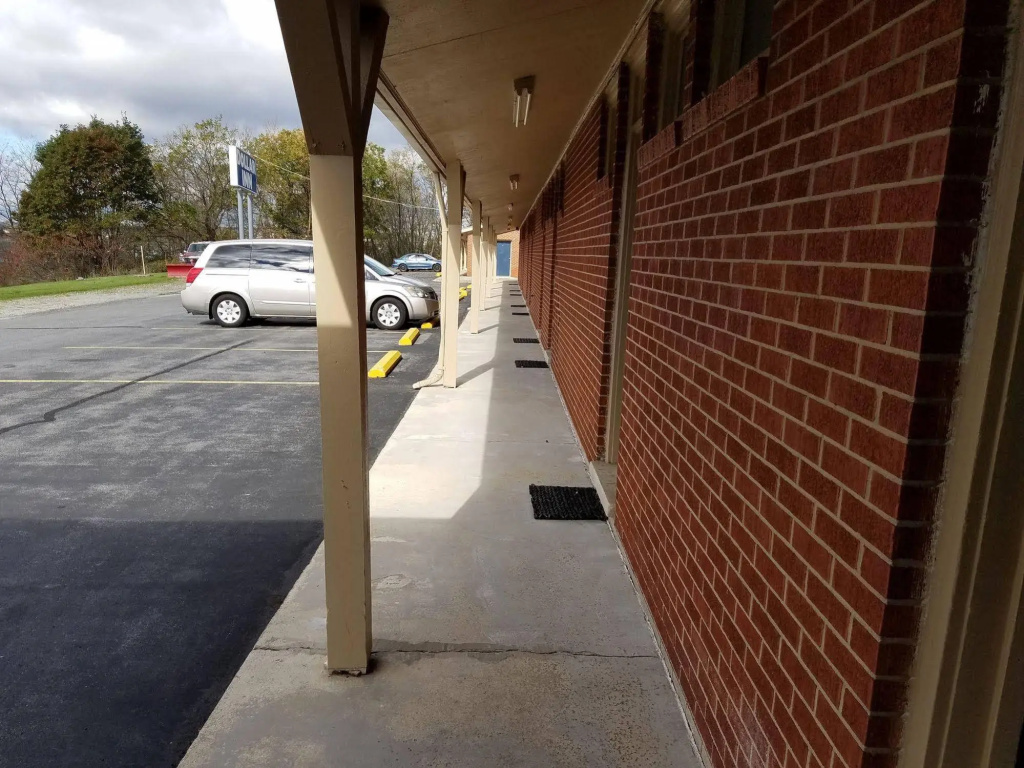 photo 1 of Dollar Inn