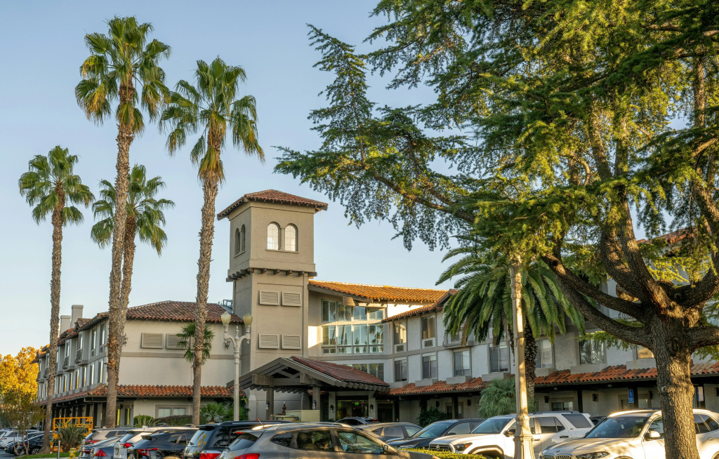 photo 1 of Doubletree by Hilton Campbell - Pruneyard Plaza