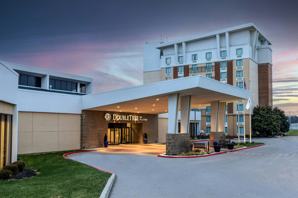 photo 1 of DoubleTree by Hilton Cincinnati Airport