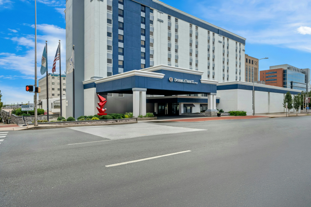 photo 1 of DoubleTree by Hilton Downtown Wilmington - Legal District
