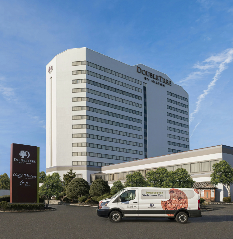 photo 1 of DoubleTree by Hilton Fort Lee - George Washington Bridge