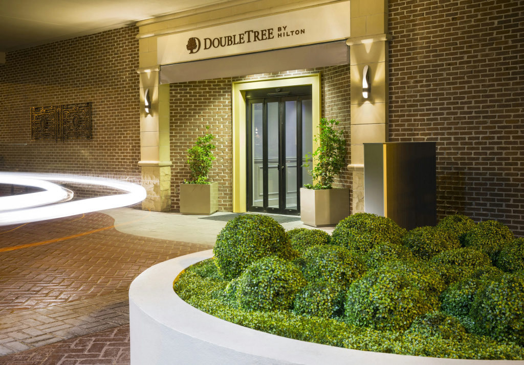 photo 1 of DoubleTree by Hilton Hotel Savannah Historic District