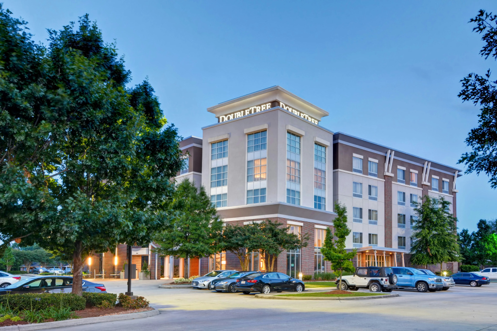 photo 1 of DoubleTree by Hilton Hotel Baton Rouge