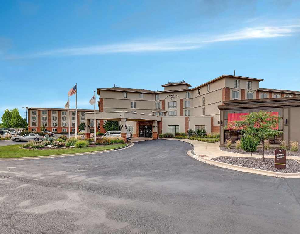 photo 1 of DoubleTree by Hilton Hotel Bloomington