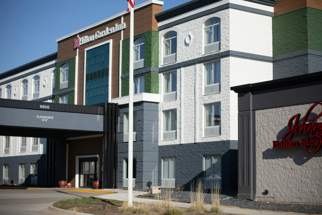 photo 1 of Hilton Garden Inn Des Moines Airport