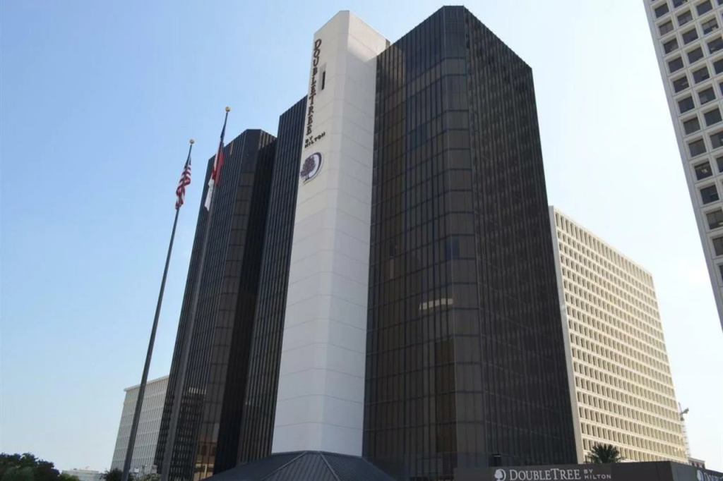 photo 1 of DoubleTree by Hilton Hotel Houston - Greenway Plaza