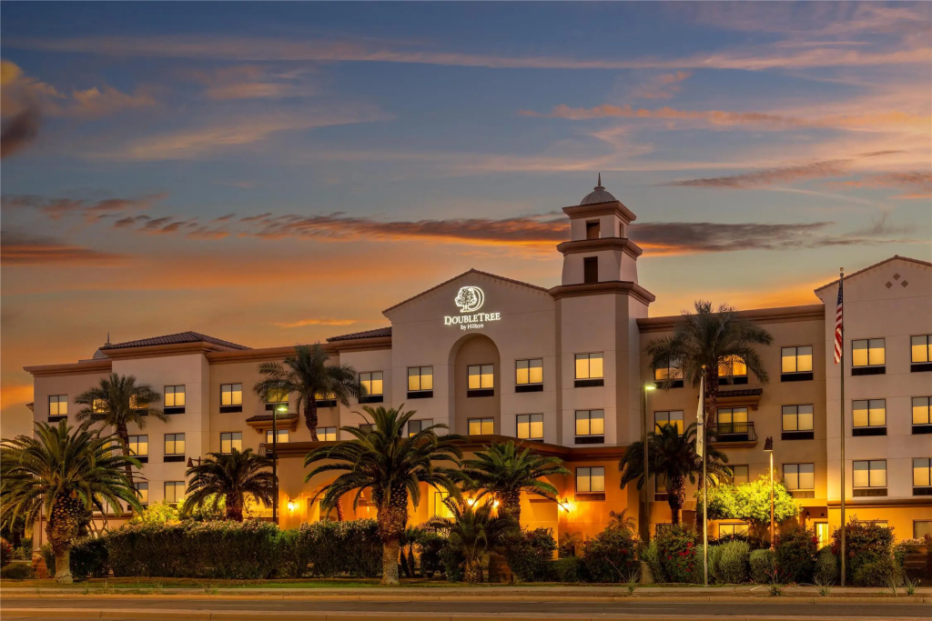 photo 1 of DoubleTree by Hilton Phoenix - Gilbert