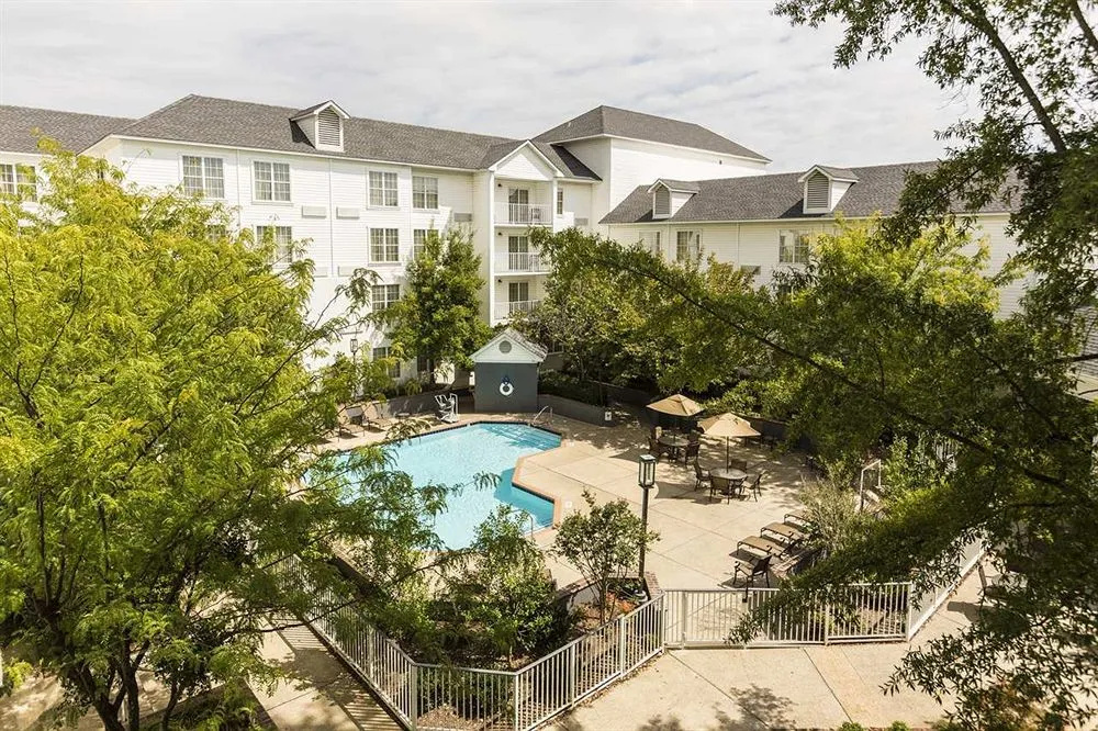 photo 1 of DoubleTree by Hilton Hotel Raleigh-Durham Airport at Research Triangle Park