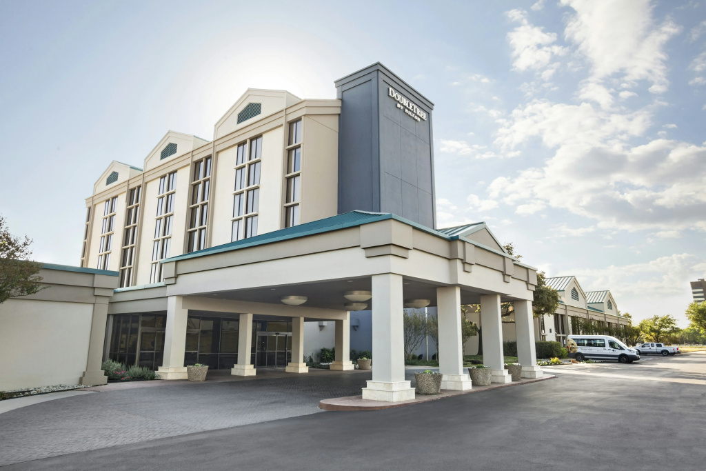 photo 1 of DoubleTree by Hilton Dallas - DFW Airport North