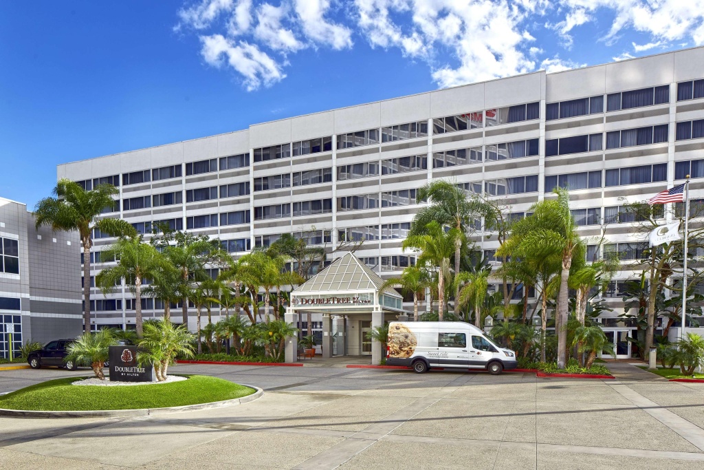 photo 1 of DoubleTree by Hilton LAX - El Segundo