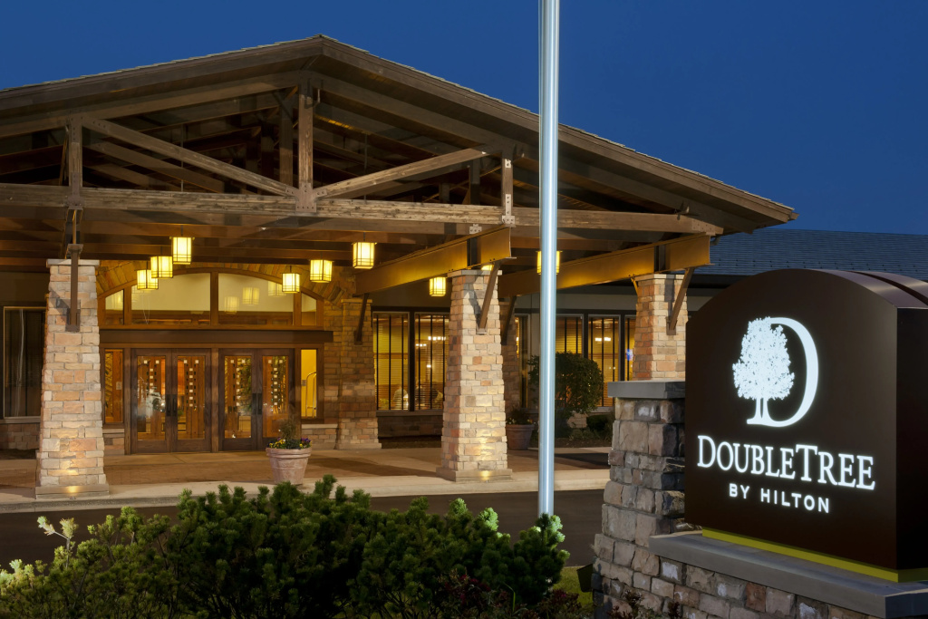 photo 1 of DoubleTree by Hilton Libertyville - Mundelein
