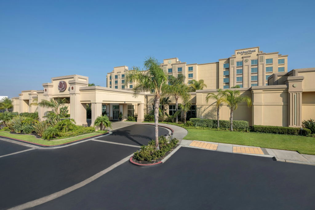 photo 1 of DoubleTree by Hilton Los Angeles - Commerce