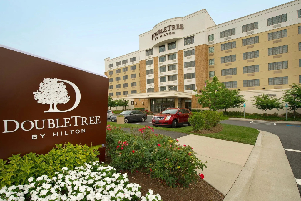 photo 1 of DoubleTree by Hilton Sterling - Dulles Airport
