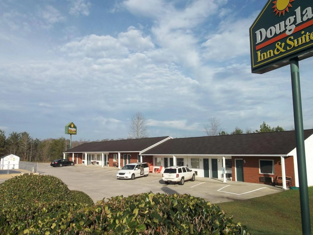 photo 1 of Douglas Inn & Suites