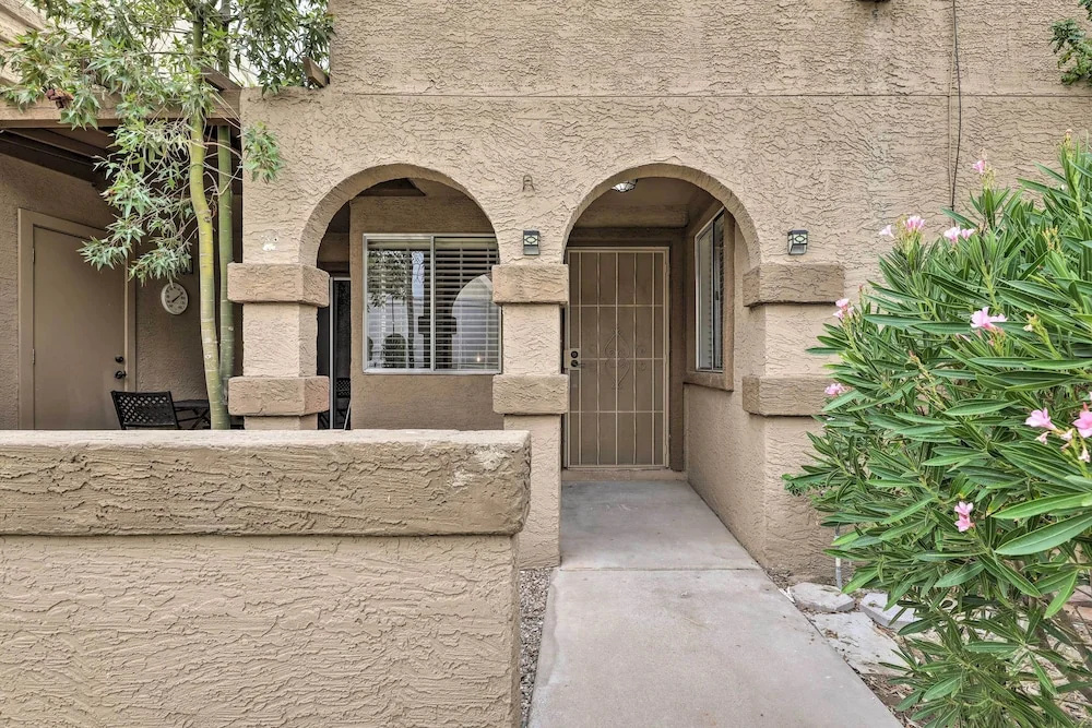 photo 1 of 1 Mi to Dtwn Chandler: Townhome w/ Community Pool