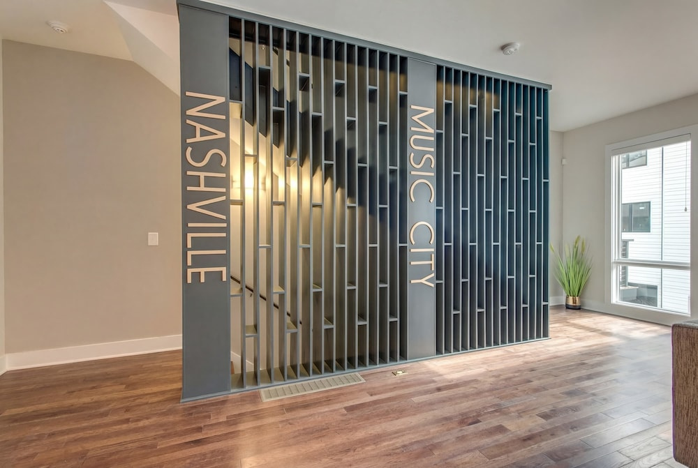 photo 1 of Downtown Luxury - 10 Beds Free Parking